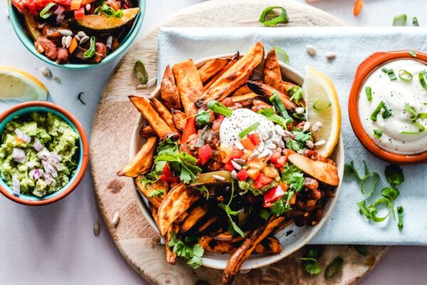 Kulinárne zážitky: Ochutnajte miestnu kuchyňu a navštívte food festivaly