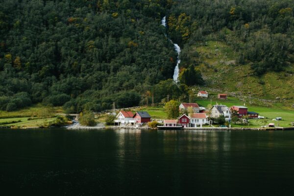 Lingvistika vyhľadávania: Hĺbkový výskum a strategická implementácia kľúčových slov