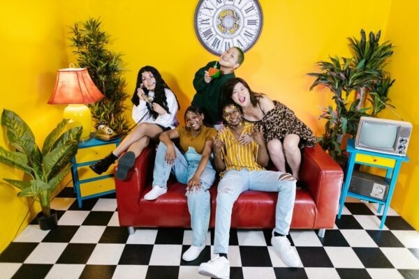 Immersive Marketing: Využitie VR a AR technológií v marketingových kampaniach